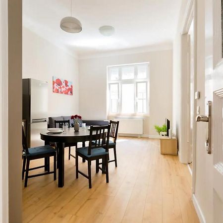 בודפשט Kresz Geza 29 Westend Station 2 Bedrooms+Living Ac מראה חיצוני תמונה