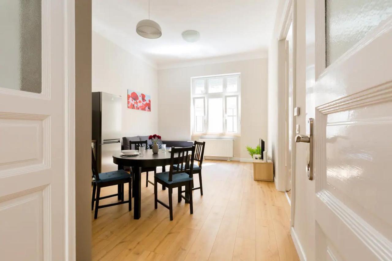 בודפשט Kresz Geza 29 Westend Station 2 Bedrooms+Living Ac מראה חיצוני תמונה