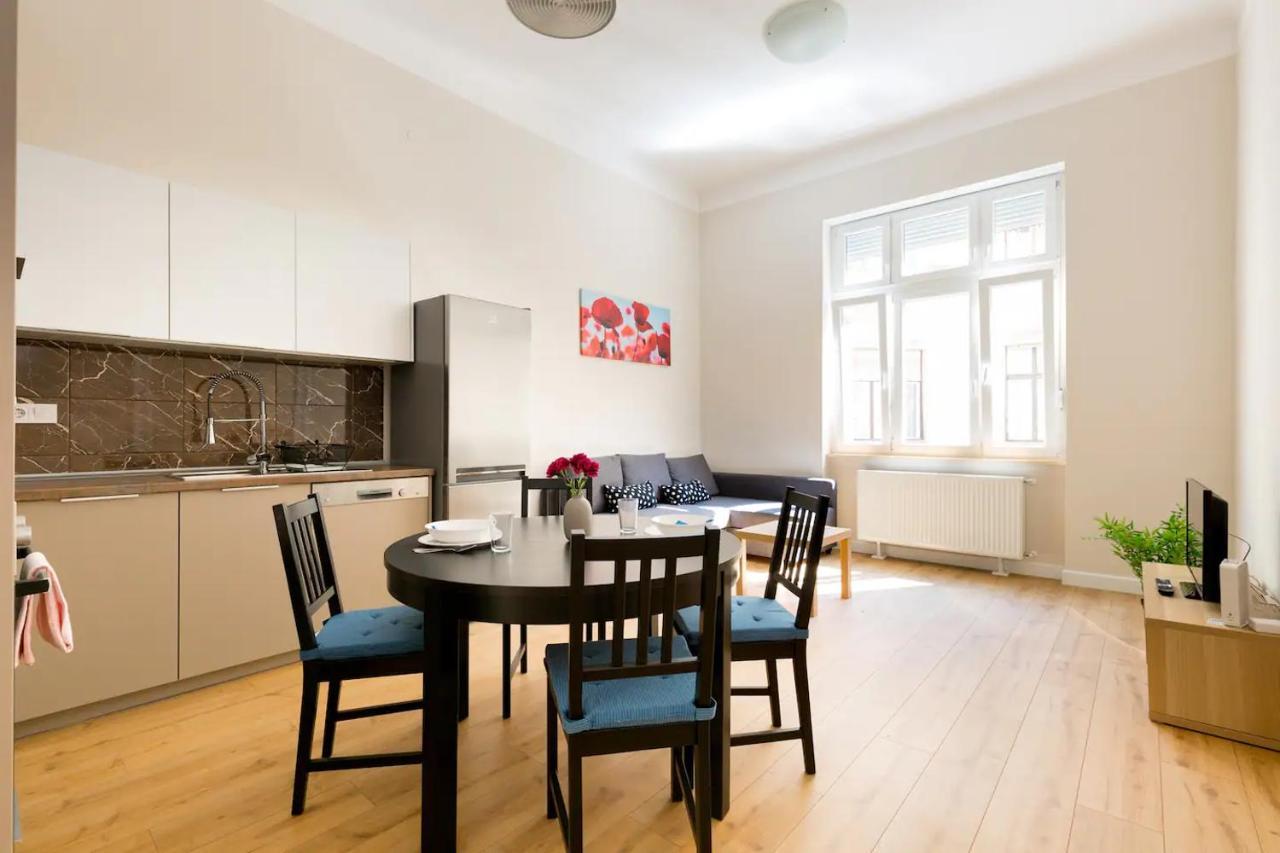 בודפשט Kresz Geza 29 Westend Station 2 Bedrooms+Living Ac מראה חיצוני תמונה