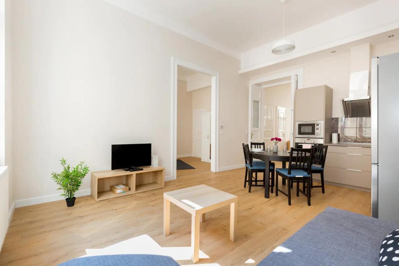 בודפשט Kresz Geza 29 Westend Station 2 Bedrooms+Living Ac מראה חיצוני תמונה