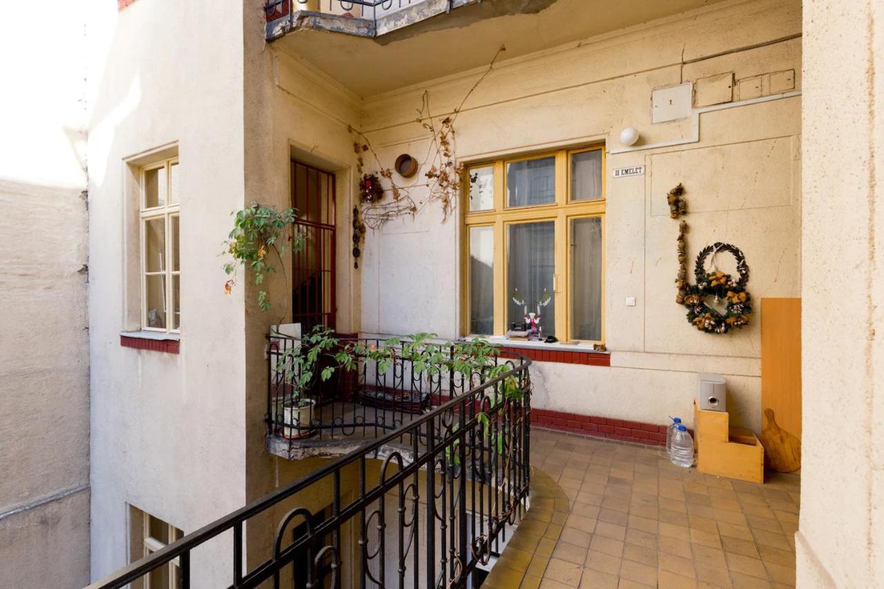 בודפשט Kresz Geza 29 Westend Station 2 Bedrooms+Living Ac מראה חיצוני תמונה